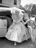 Sabrina arrives at the Ascot races 1957
