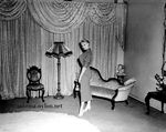 /sabrina/pix/G-P/sabrina-oz-melbourne-1958-20-posing-curtains-solo.jpg