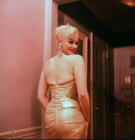 Sabrina in gold