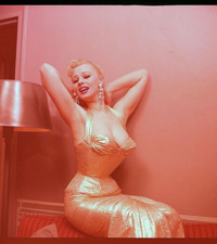 Sabrina in gold