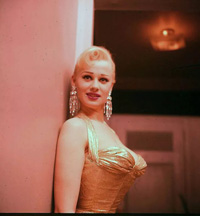 Sabrina in gold