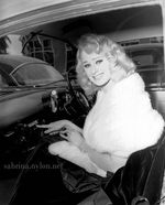 /sabrina/pix/sabrina-oz-melbourne-1958-07-fur-in_car-point-radio1.jpg