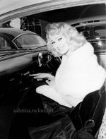 /sabrina/pix/sabrina-oz-melbourne-1958-08-fur-in_car-point-radio2.jpg