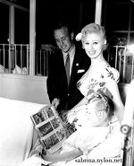 /sabrina/pix/sabrina-oz-melbourne-1958-15-hospital-visit-children2.jpg