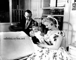 /sabrina/pix/sabrina-oz-melbourne-1958-16-hospital-visit-children3.jpg